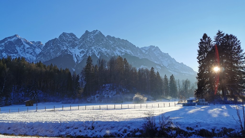 The panorama of Alpspitze, Waxenstein and Zugspitze, seen from Untergrainau