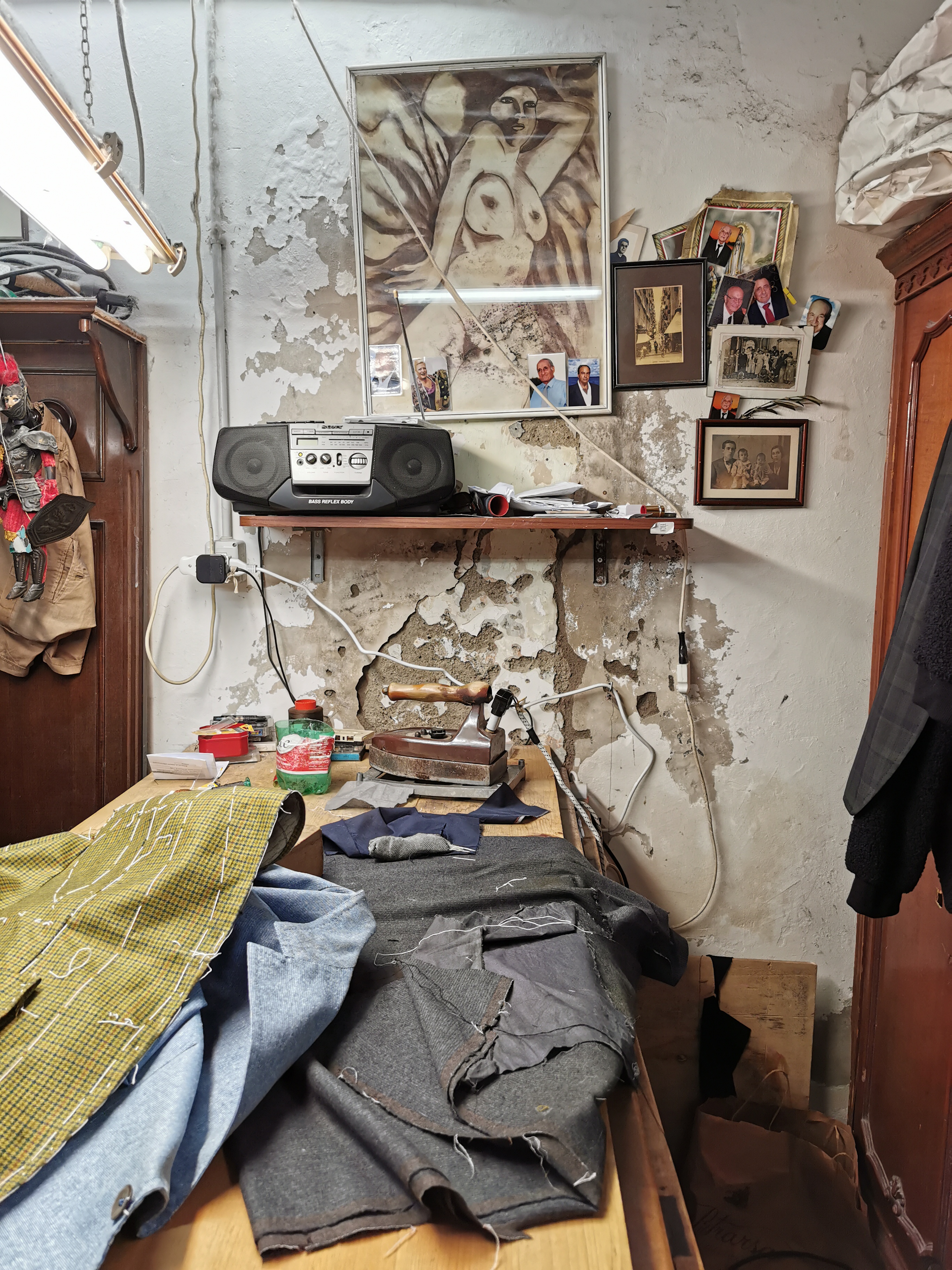 At a tailor in the Quartieri Spagnoli